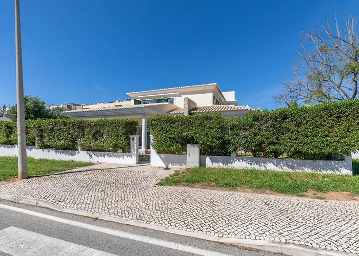 Do Vale- Stunning Family With Pool